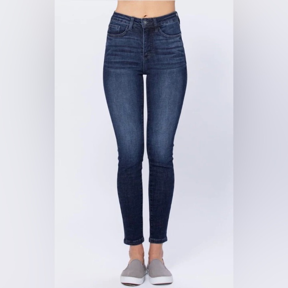 Judy Blue Tummy Control High Waist Straight Leg Jeans 22W